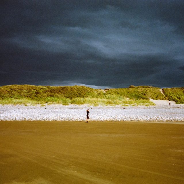 Jogger on beach
-
Contax G2 + Kodak Portra 160
-
#minimal #35mmfilm #kodakportra160 #contaxg2