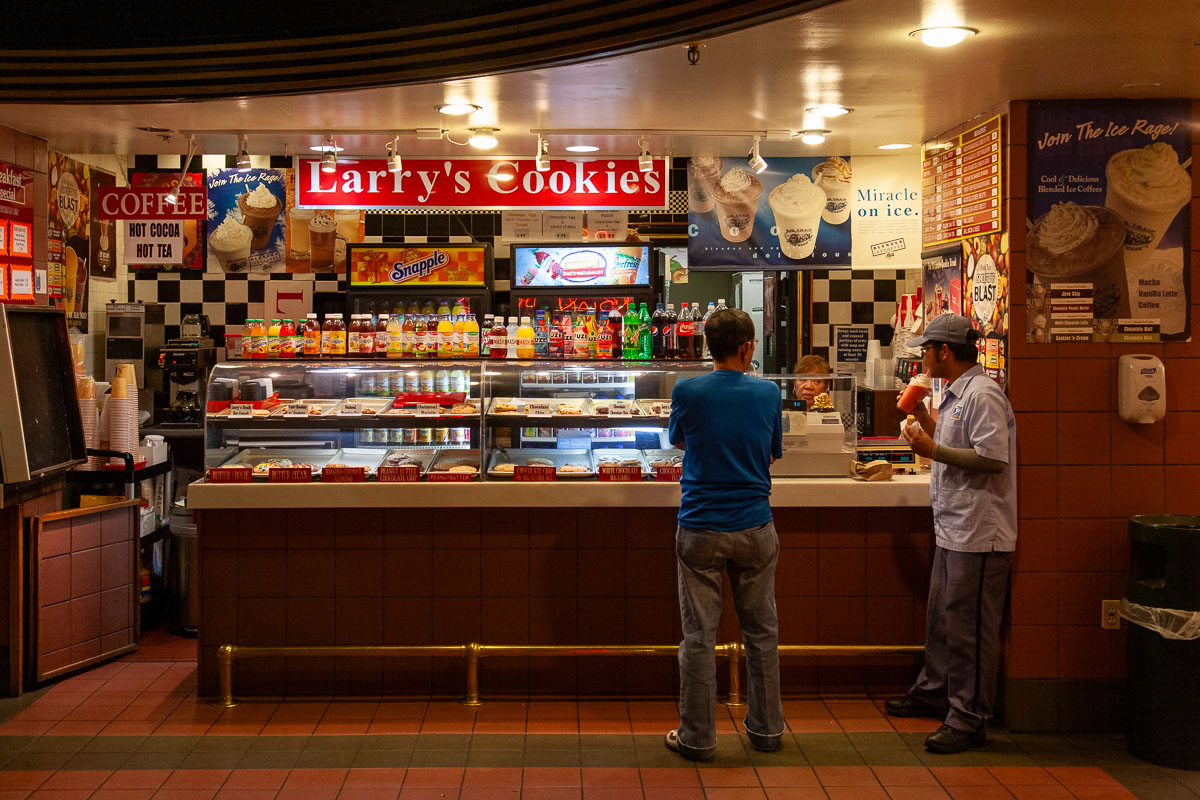 Street Photography in Washington: Larry's Cookies