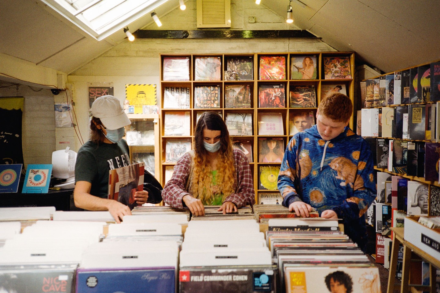 Vinyl Lovers!
-
Kodak Gold 200 + Ricoh FF-9.
-
#ishootfilm #35mmphotography #kodakfilm #kodakgold200 #35mmfilm #35mm #istillshootfilm #filmisnotdead #filmisnotdeadil #filmphotography #35mmfilmphotography #ricohff9 #vinyl #vinylrecords #vinylrecord #recordshop #bcncollective
#eyeshotmag #myspc #photoobserve
#sdpcollective #spgcaptures #Spicollective #documentaryphotography