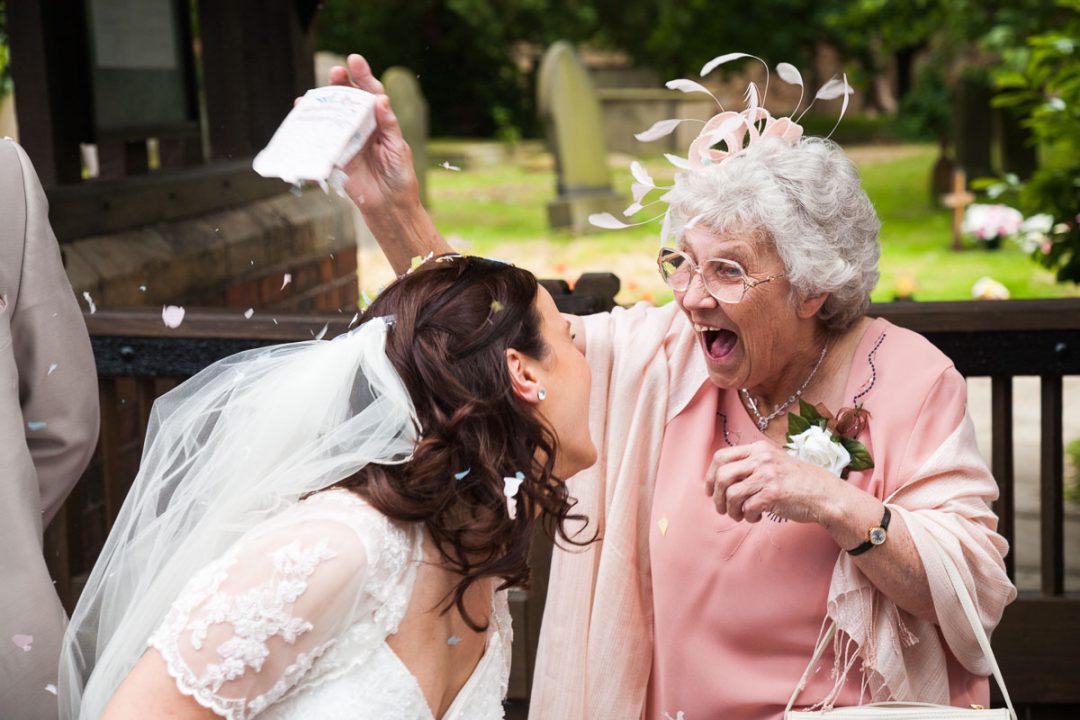 How to Photograph a Wedding