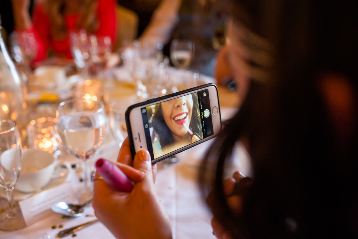 The psychology behind good selfies = smile naturally