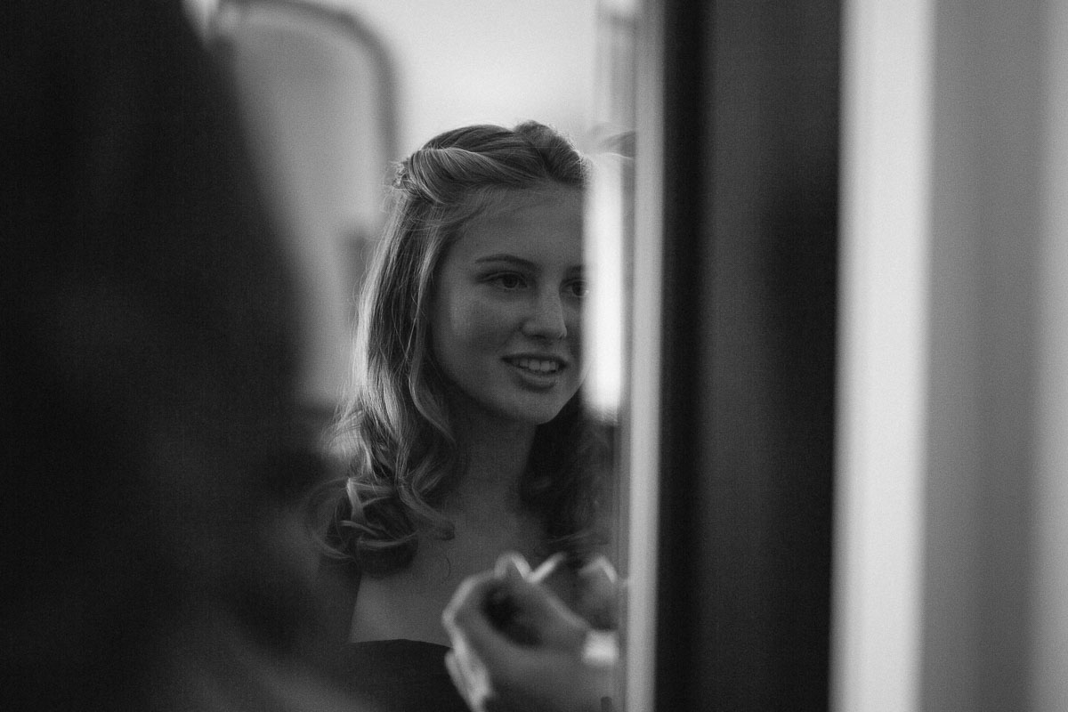 A casual mirror selfie captured in the moment