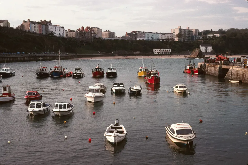 Kodachrome 64 sample photo: Tenby harbour