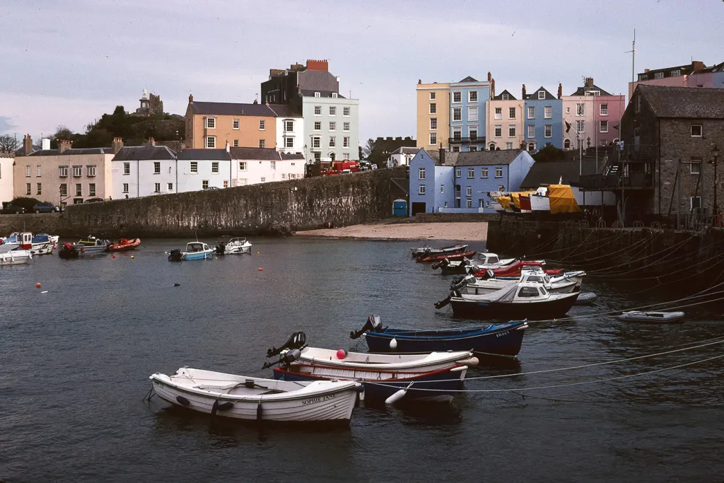 Kodachrome 64 sample photo: Tenby harbour